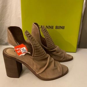 Gianni Bini tan suede ankle boots 7.5 & 10